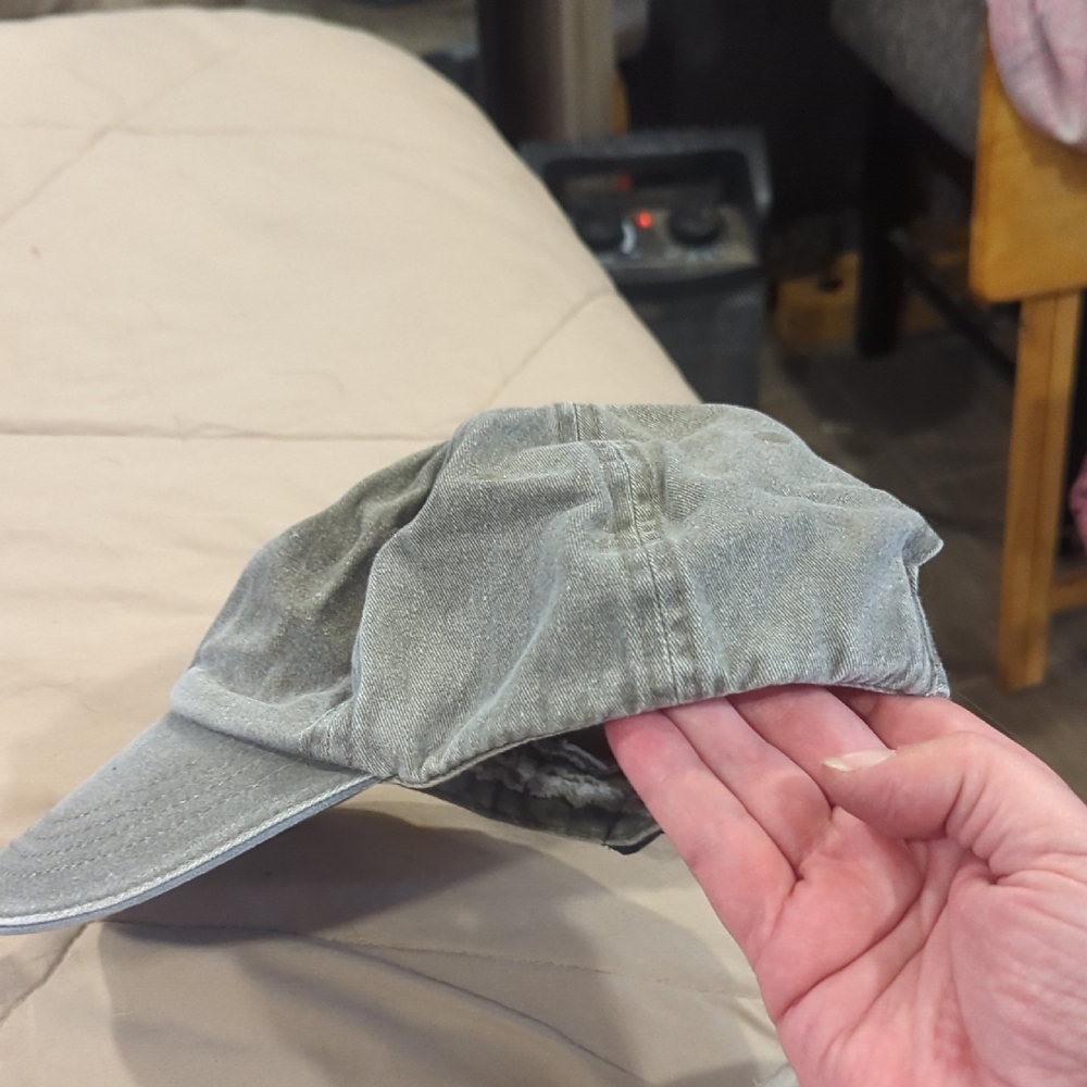 Light Green, Women/Men Cap Velcro little worn but still good shape